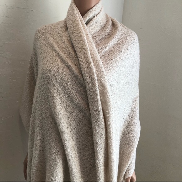 Steve Madden Girl Ivory/Gold Warm Winter Knitted Scarf One Size NWT Fringes - Picture 2 of 15